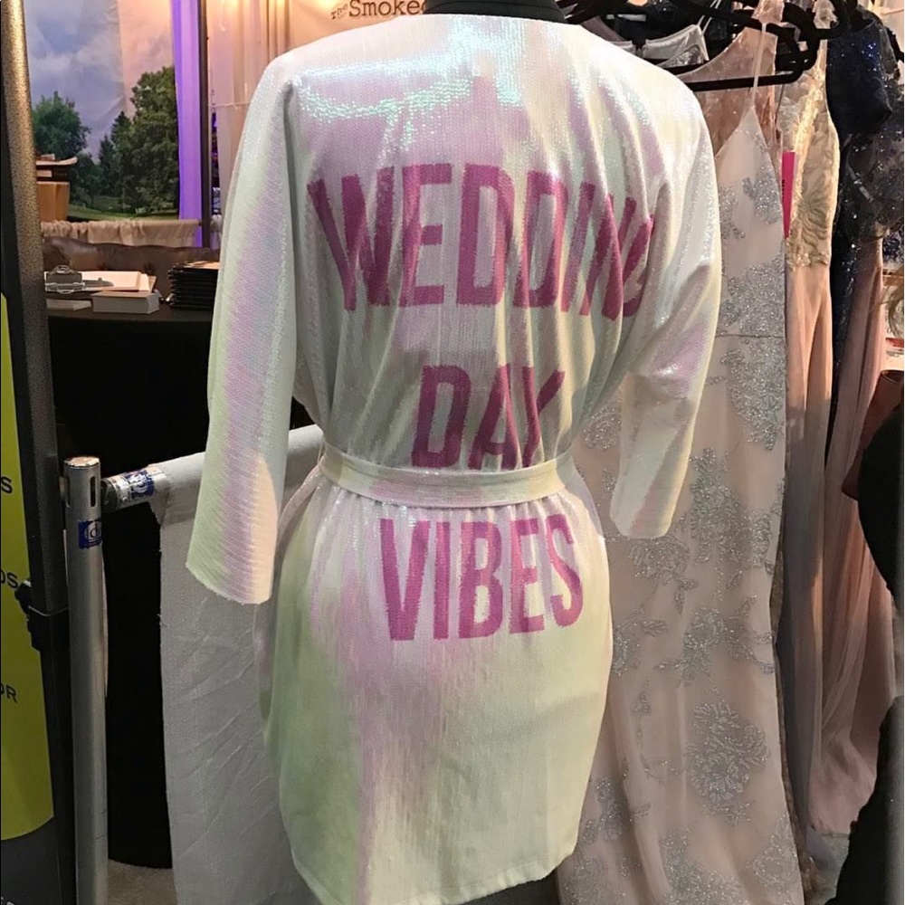 HAYLEY PAIGE bride sequin irredescent robe