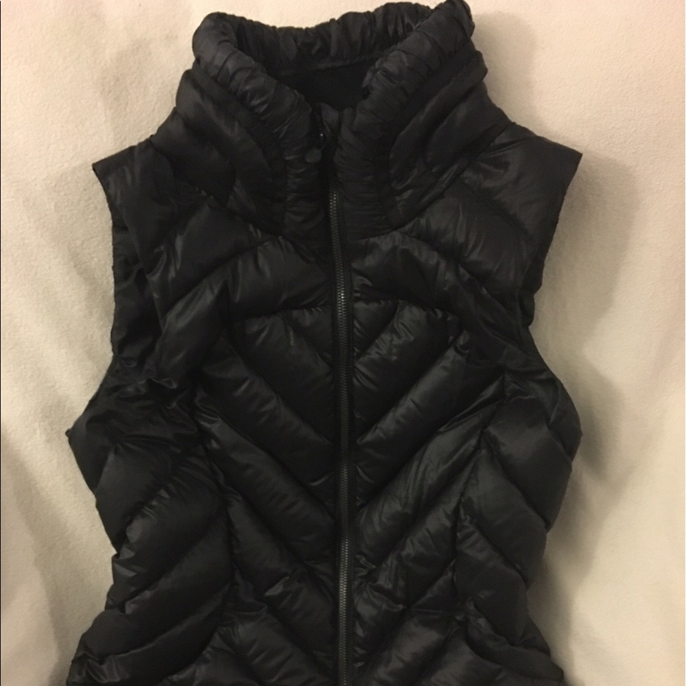 Lululemon Fitted Black Down to Run Vest