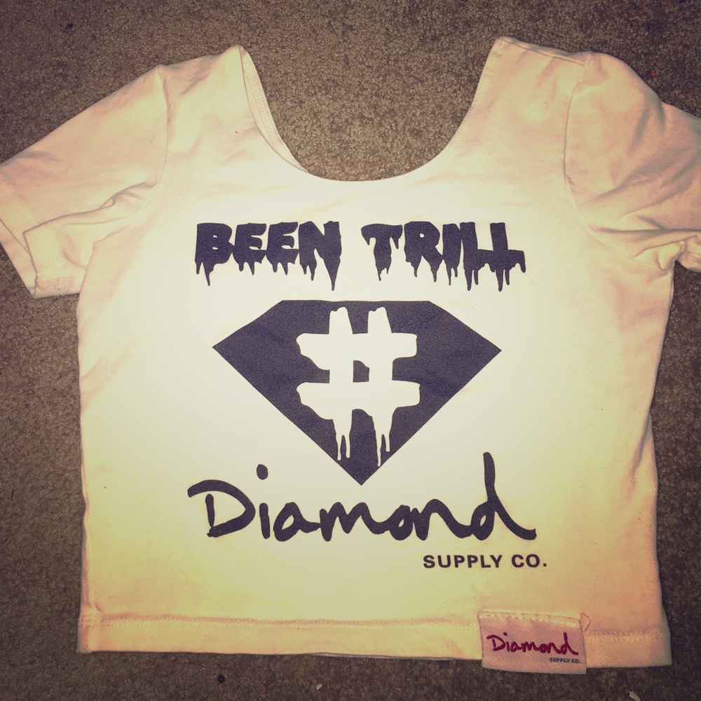 CROP TOP
