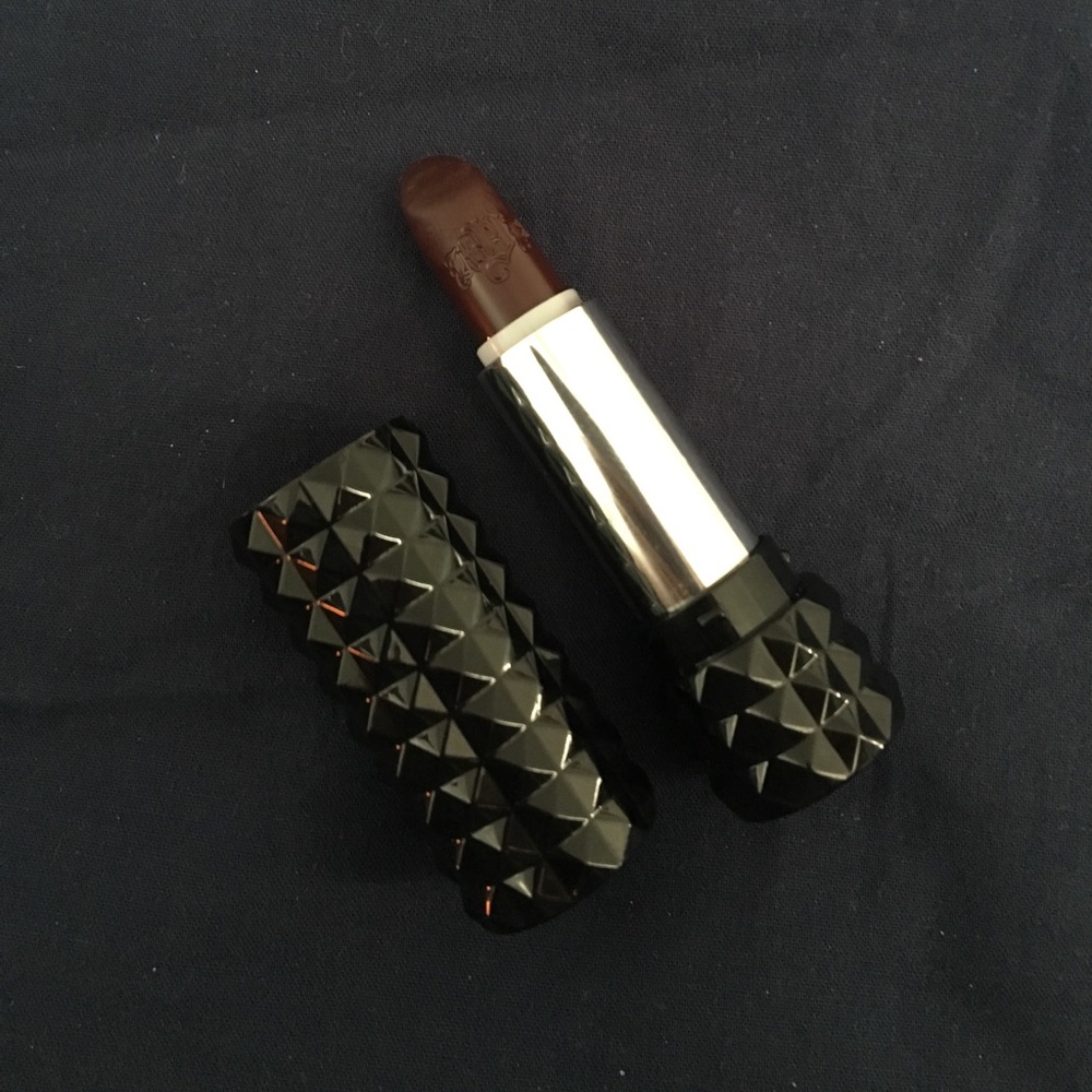 Kat Von D studded kiss lipstick "Vampira"