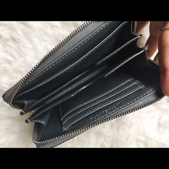 Michael Kors Wristlet/Wallet (Authentic) - Picture 2 of 3