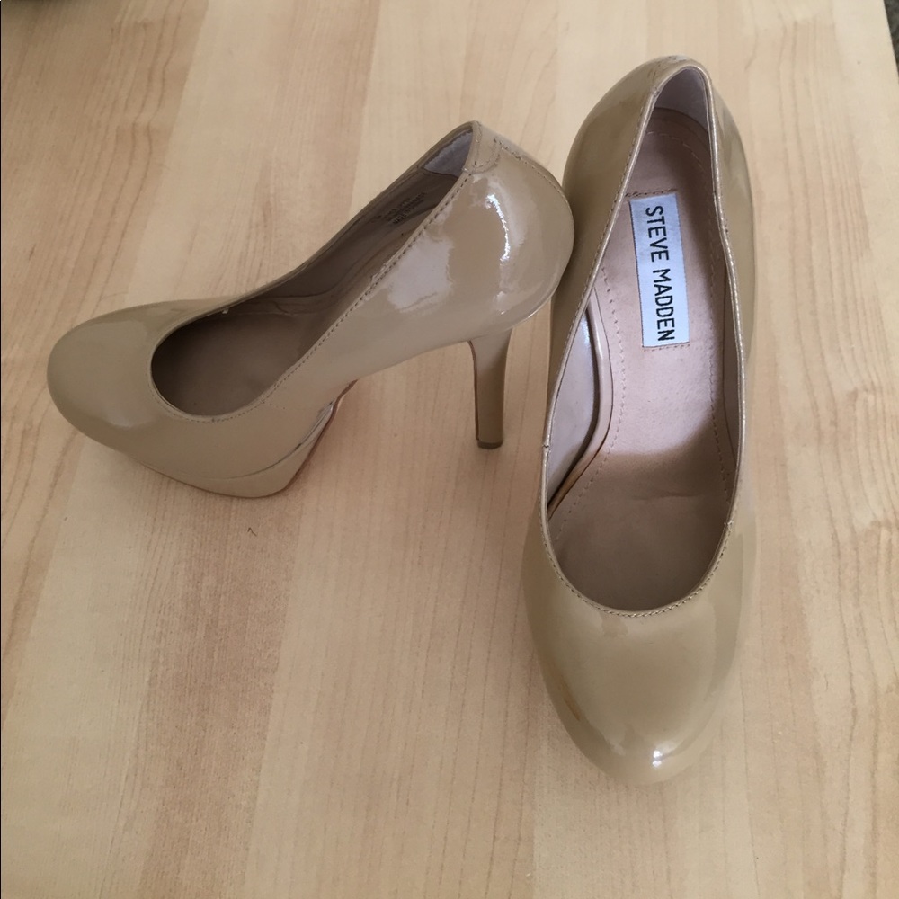 Steve Madden Tan Pumps