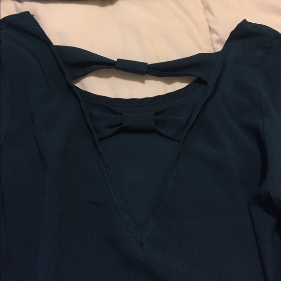 Quarter sleeve and decorative back blouse - Picture 4 of 4