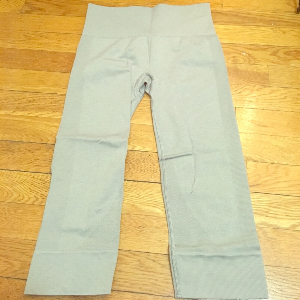 Lululemon Seamlessly Street Crop