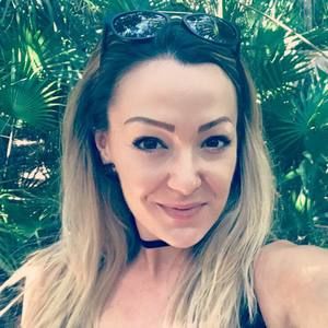 Meet your Posher, Dominique