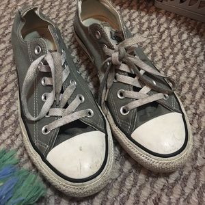 Gray low top converse