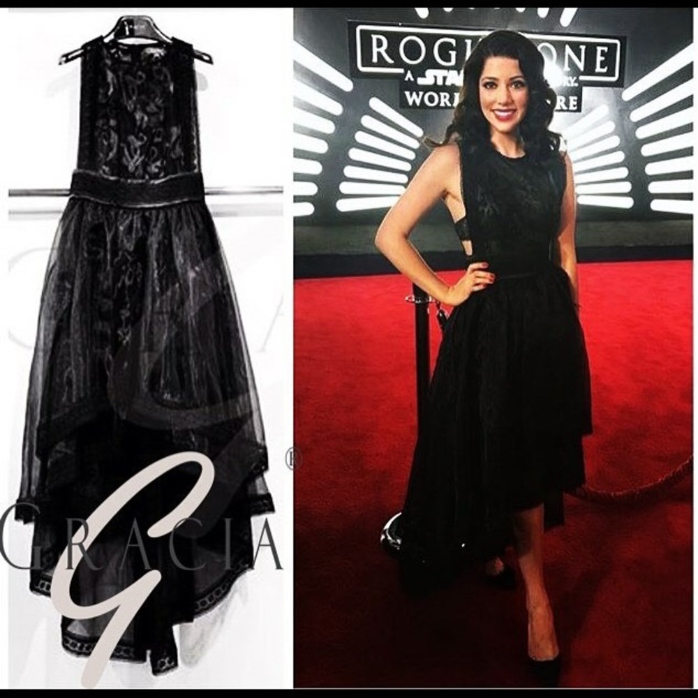 Gracia Dare me in Black laced Dress

Prom dress