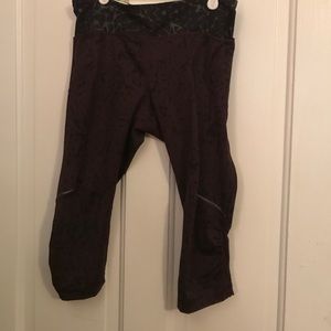 Lululemon crop leggings size 6!