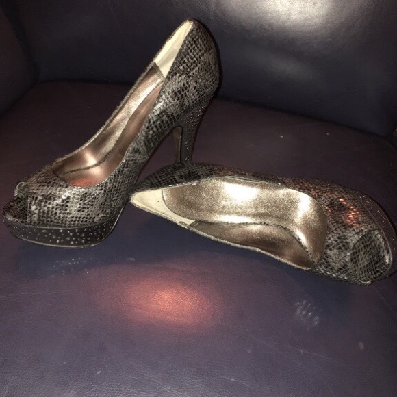 Black & Gray Sequins Open Toe Heels - Picture 2 of 2