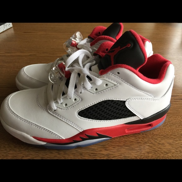 Athletic_Shoes
