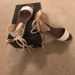 Espadrilles sandals with ankle ties