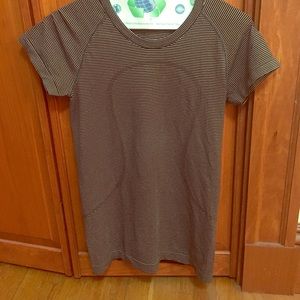 Lululemon swiftly tech short sleeve top