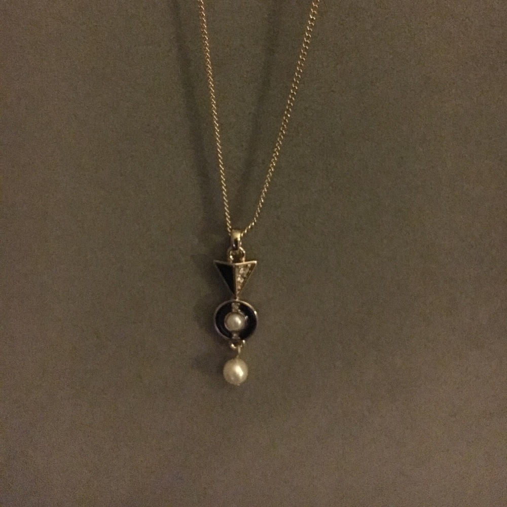 Gold pendant necklace