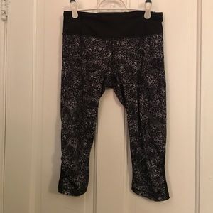 Lululemon crops size 6!