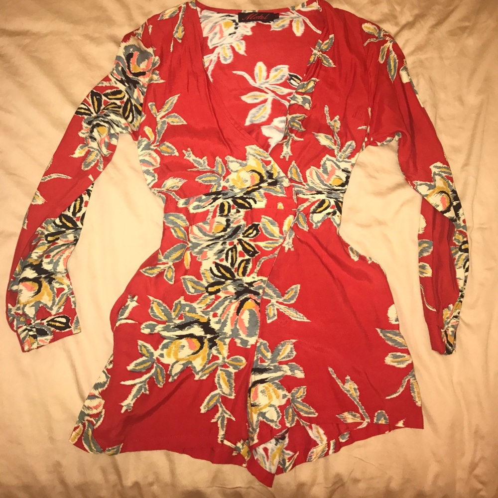 Motel sz XS long sleeve red printed romper