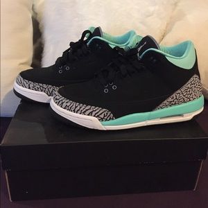 Air Jordan 3 retro Grade School size 6 youth