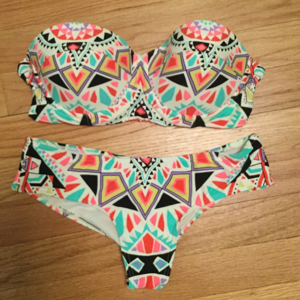 *NWOT* Billabong Geometric Bikini - Picture 1 of 5