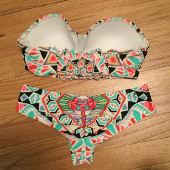 *NWOT* Billabong Geometric Bikini - Picture 3 of 5