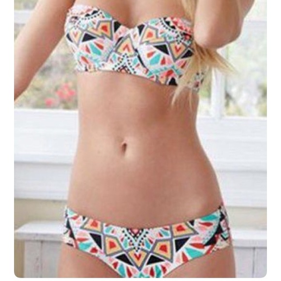 *NWOT* Billabong Geometric Bikini - Picture 2 of 5