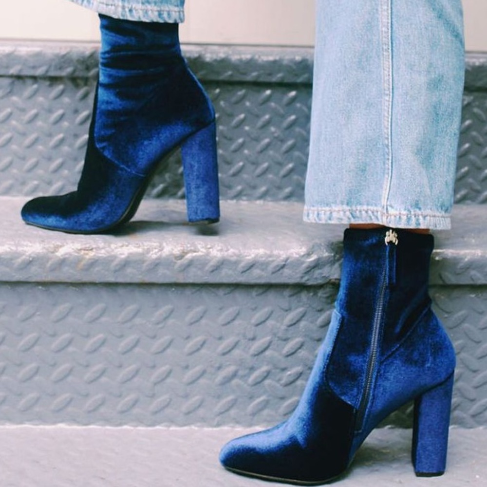 NWT [Steve Madden] EDIT Navy Velvet Bootie - 7.5 - Picture 8 of 8