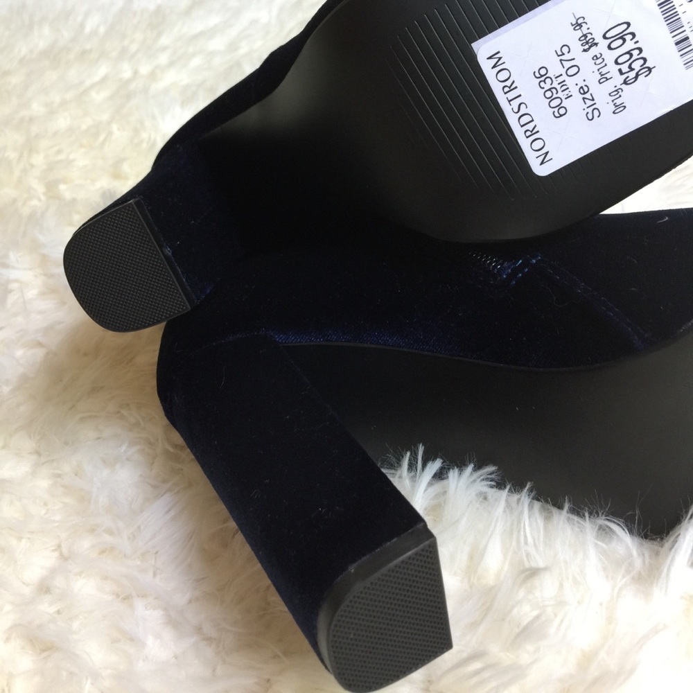NWT [Steve Madden] EDIT Navy Velvet Bootie - 7.5 - Picture 2 of 8