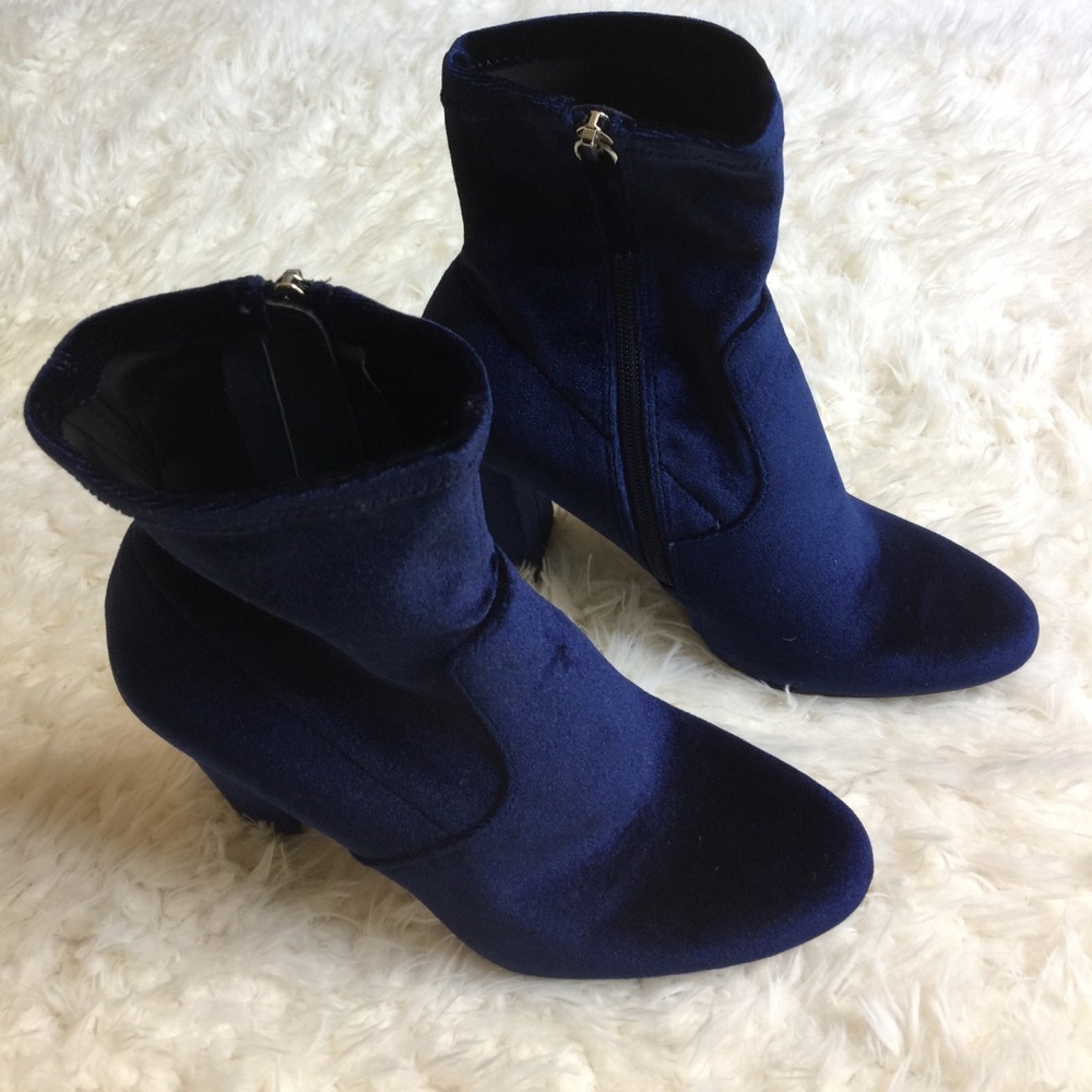 NWT [Steve Madden] EDIT Navy Velvet Bootie - 7.5 - Picture 3 of 8