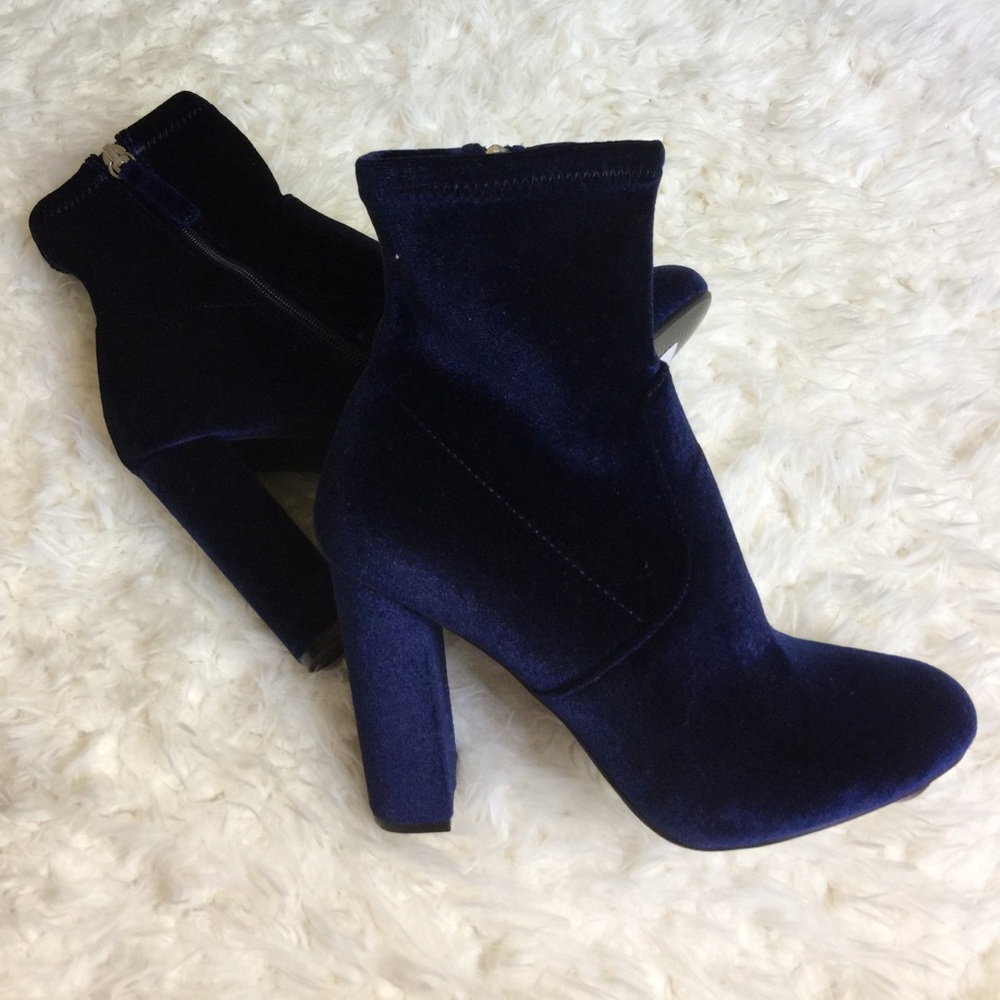 NWT [Steve Madden] EDIT Navy Velvet Bootie - 7.5 - Picture 4 of 8