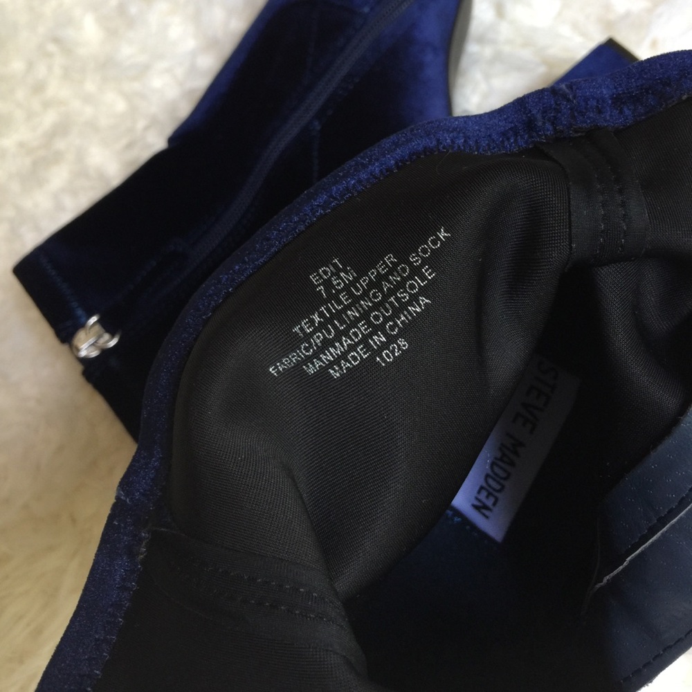 NWT [Steve Madden] EDIT Navy Velvet Bootie - 7.5 - Picture 5 of 8
