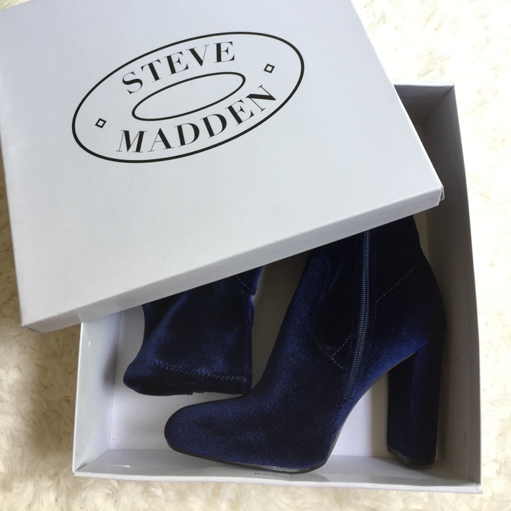 NWT [Steve Madden] EDIT Navy Velvet Bootie - 7.5 - Picture 6 of 8