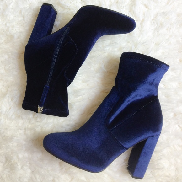 Steve Madden Shoes - NWT [Steve Madden] EDIT Navy Velvet Bootie - 7.5