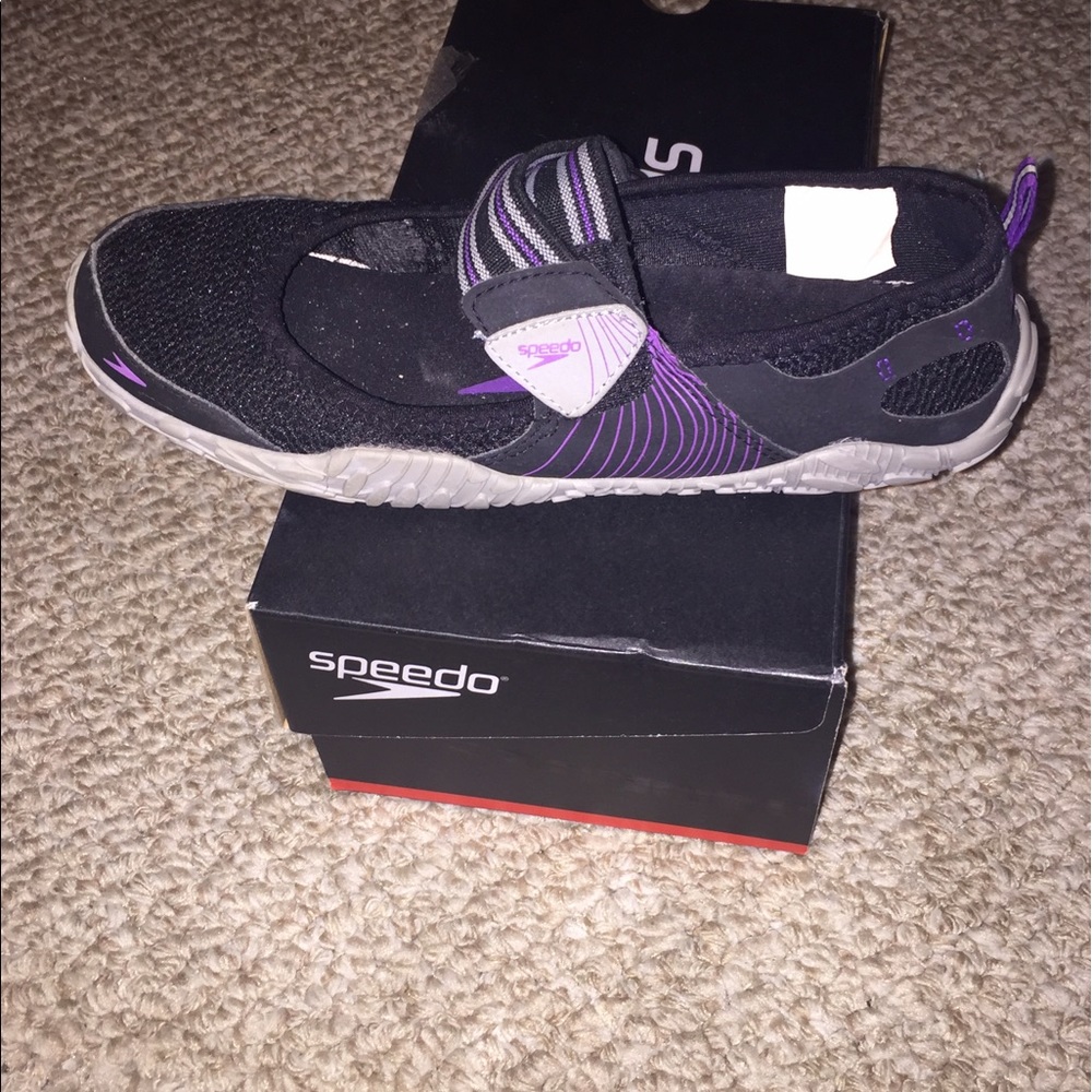 Speedo water shoes,excellent cond,comes with box