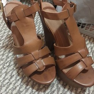 Block brownish orange heels with a platform