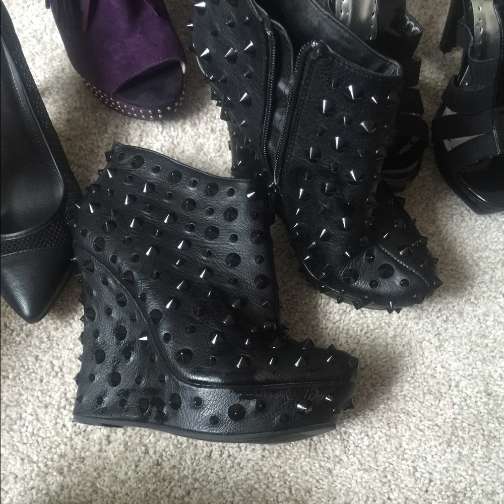 SPIKED HEEL ANKLE WEDGE BOOTS 9M