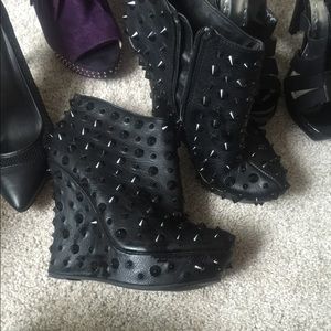 SPIKED HEEL ANKLE WEDGE BOOTS 9M