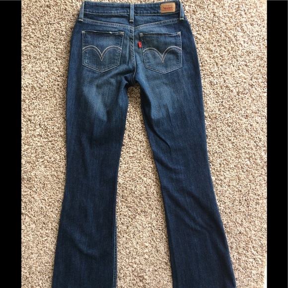 Levi's 528 Curvy Cut Flare Jeans - Picture 5 of 7