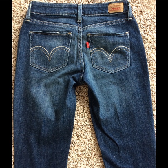 Levi's 528 Curvy Cut Flare Jeans - Picture 6 of 7