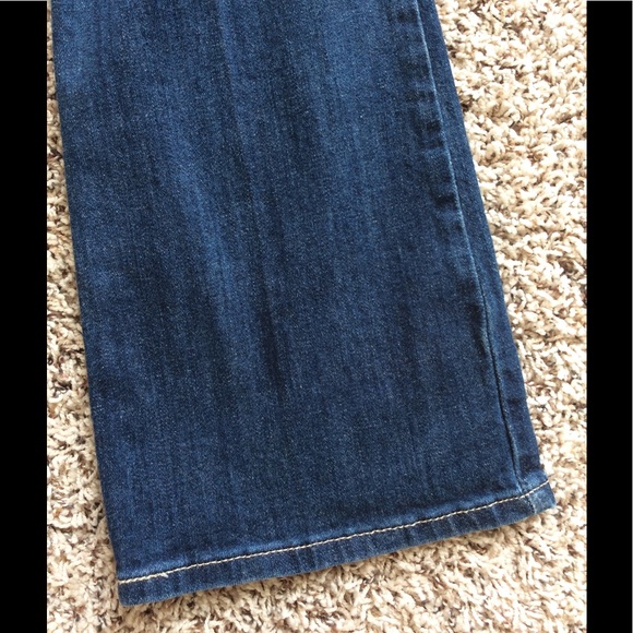 Levi's 528 Curvy Cut Flare Jeans - Picture 7 of 7