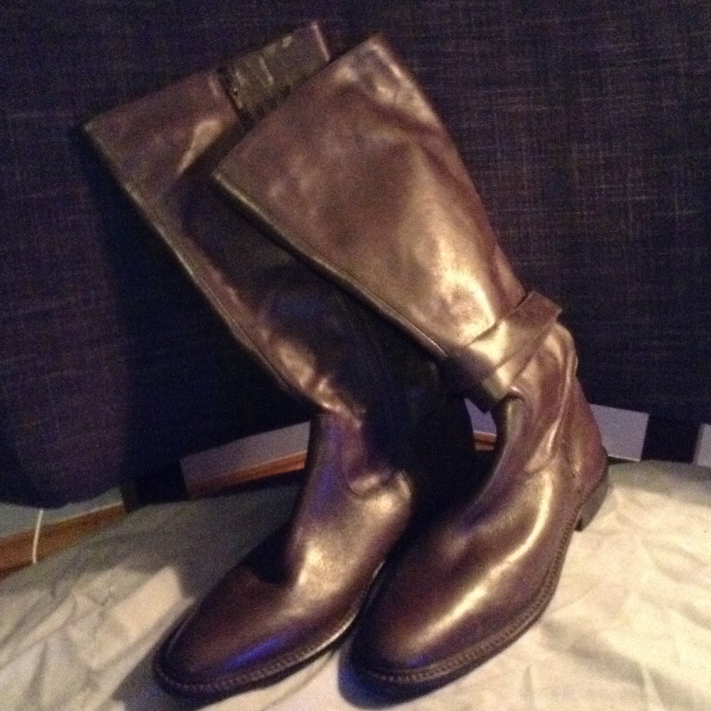 Brown leather mid calf boot.