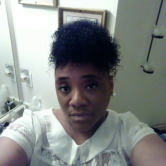 Meet Your Posher - Picture 3 of 4