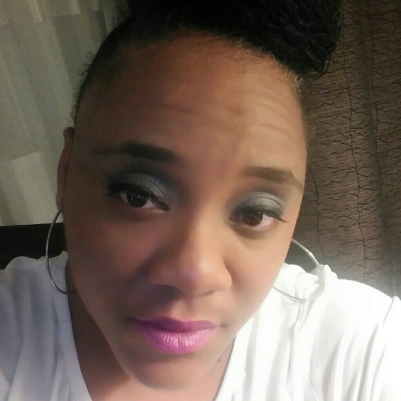 Meet Your Posher - Picture 4 of 4