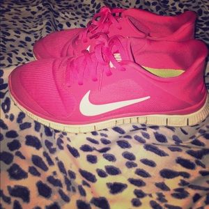 NIKE Tennis Shoes