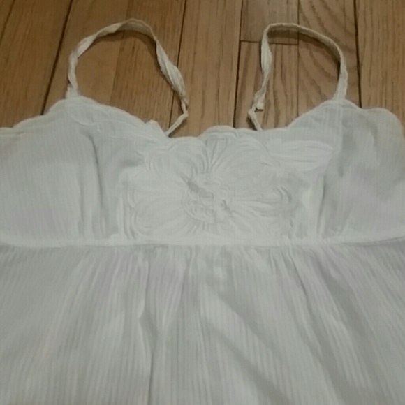 Cute white spaghetti strap top - Picture 2 of 4