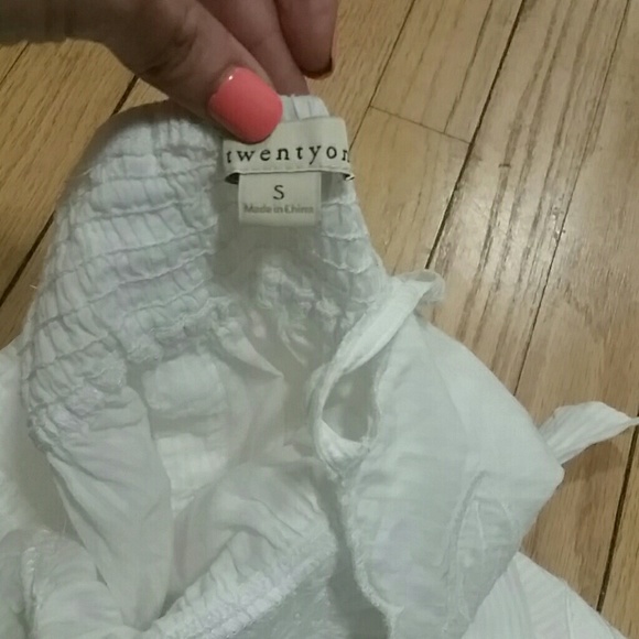 Cute white spaghetti strap top - Picture 3 of 4