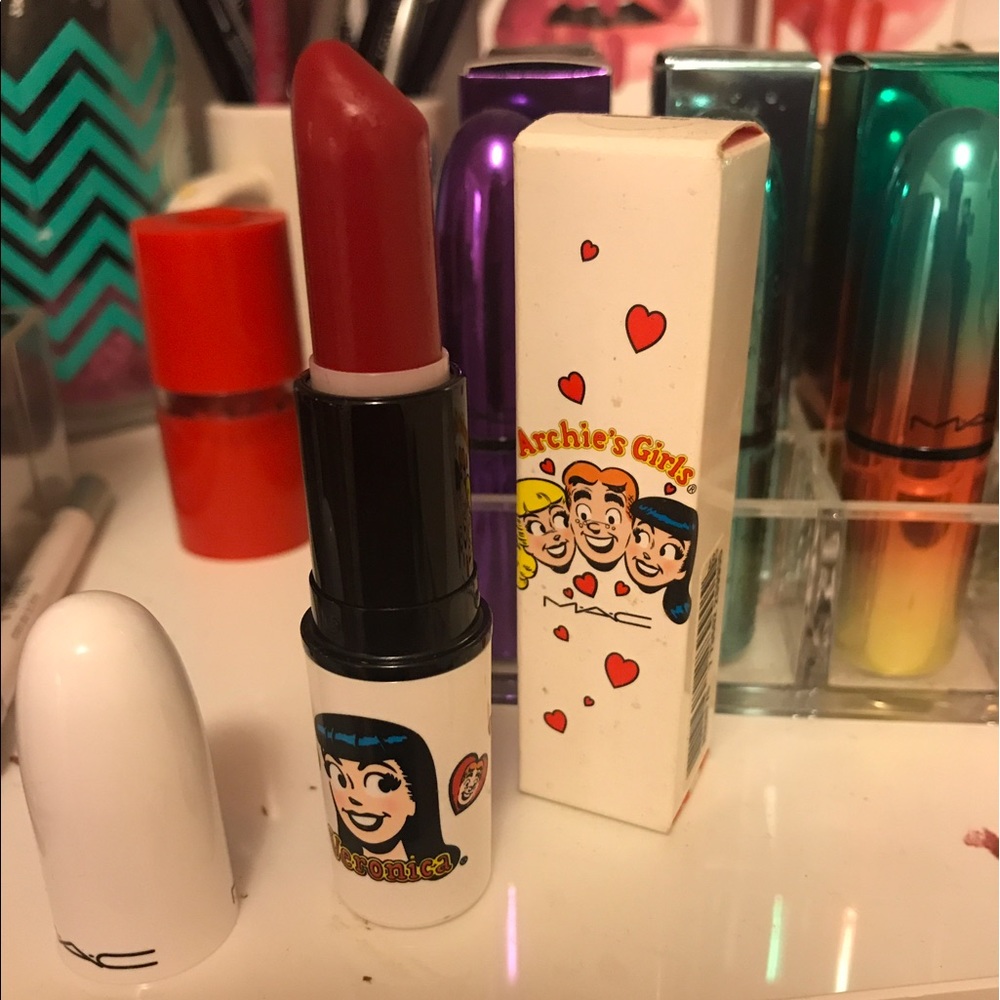 Mac Archie's girl Ronnie red