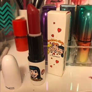 Mac Archie's girl Ronnie red