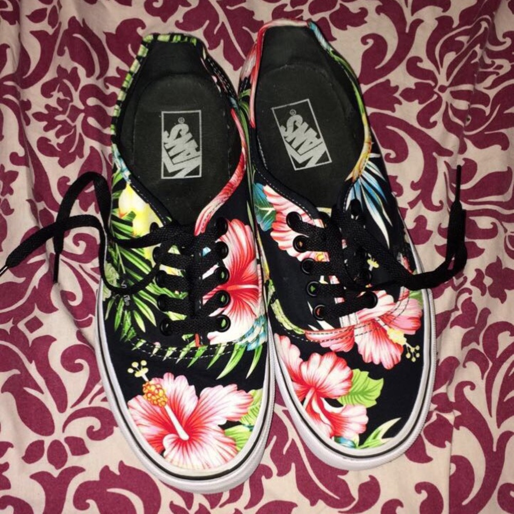 ❌SOLD❌NWOT Flower low top vans