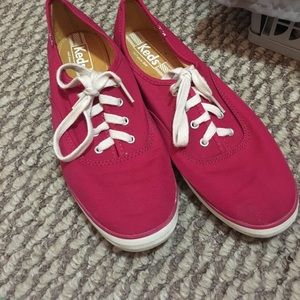 Magenta Keds