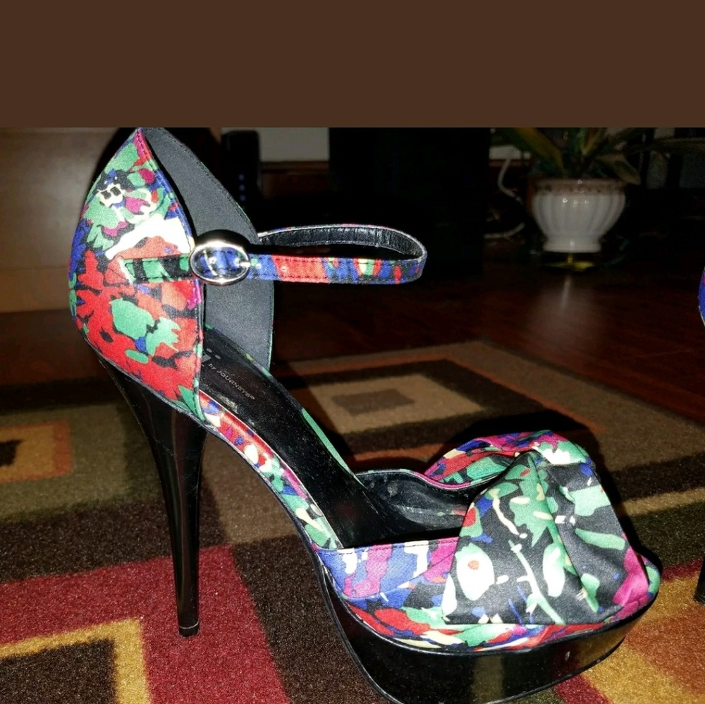 SHI by Journeys heels