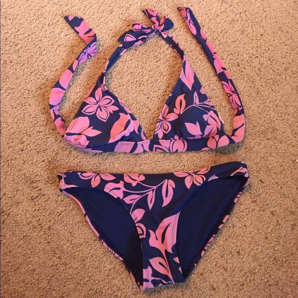 swimsuit.