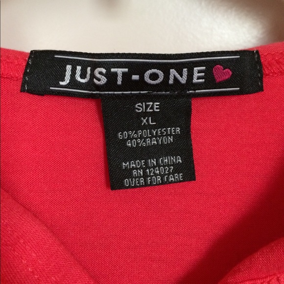 Pink long-sleeved shirt with hood - Picture 2 of 3